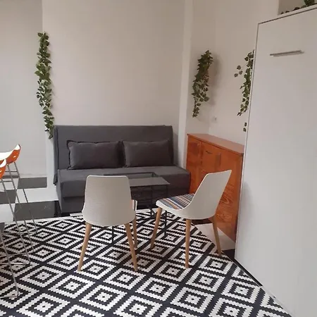 ゲストハウス Zaara 3*