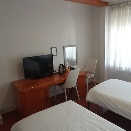 Zaara Guest house *
