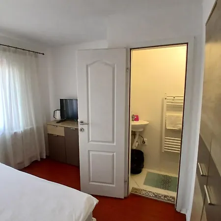 Zaara Guest house